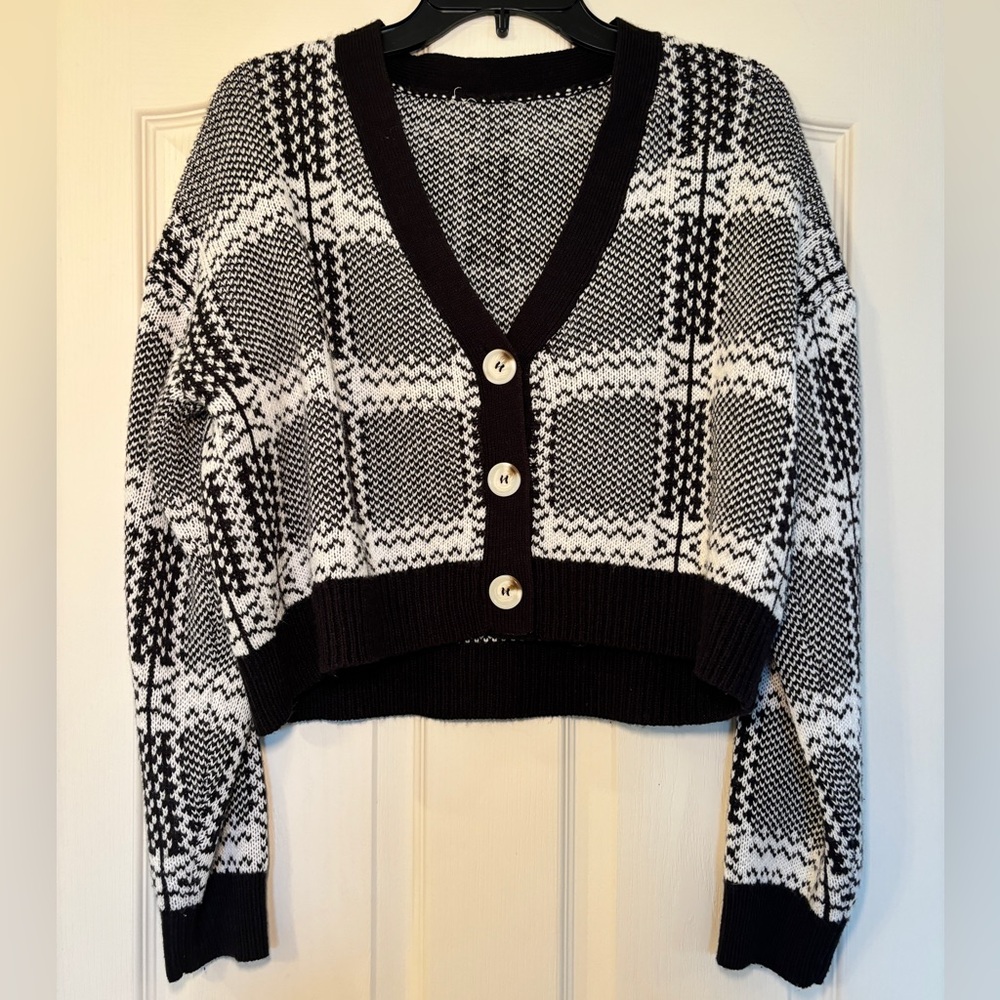 black and white cropped sweater cardigan